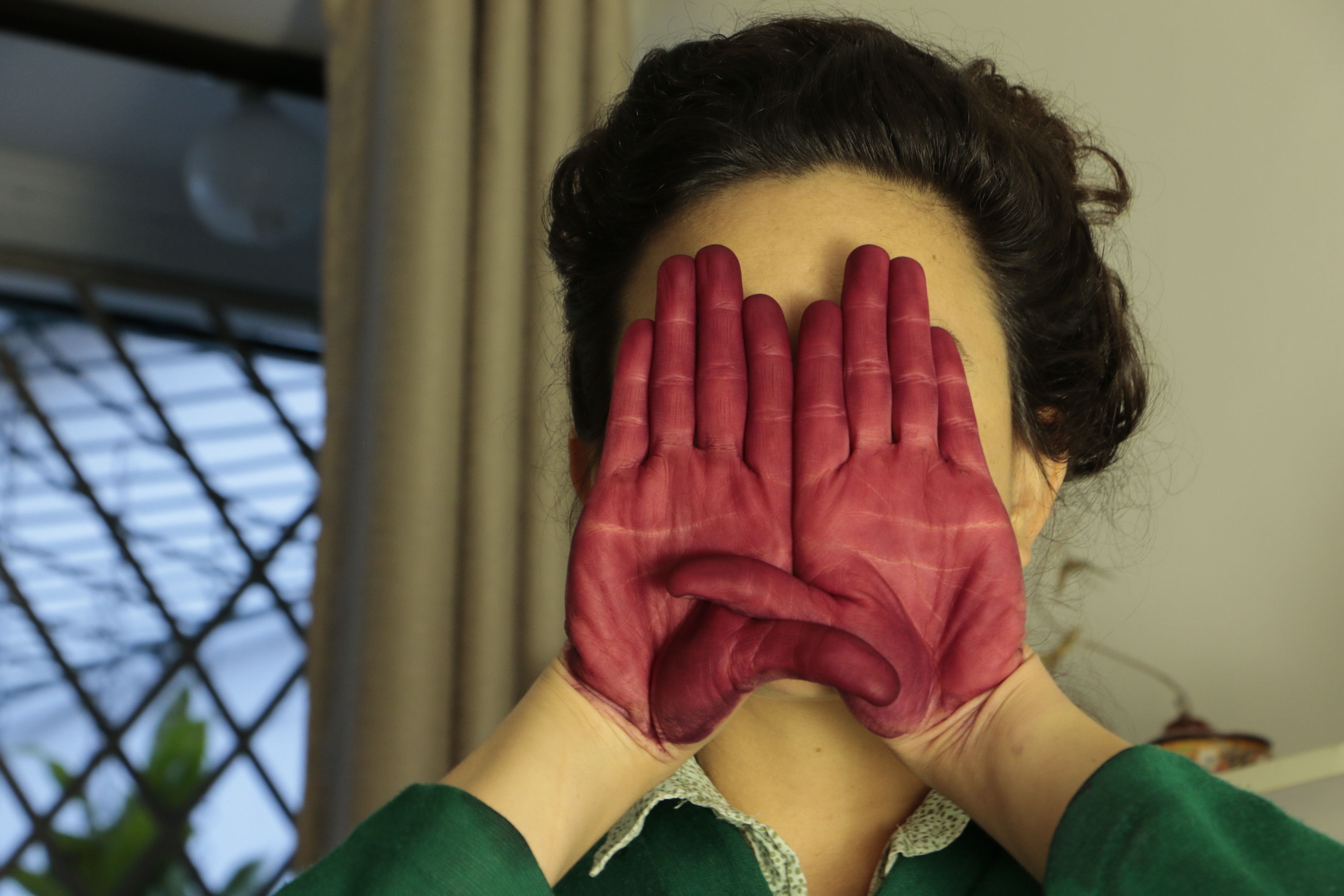 Manos rojas. Edición 2/3 — Manuela García